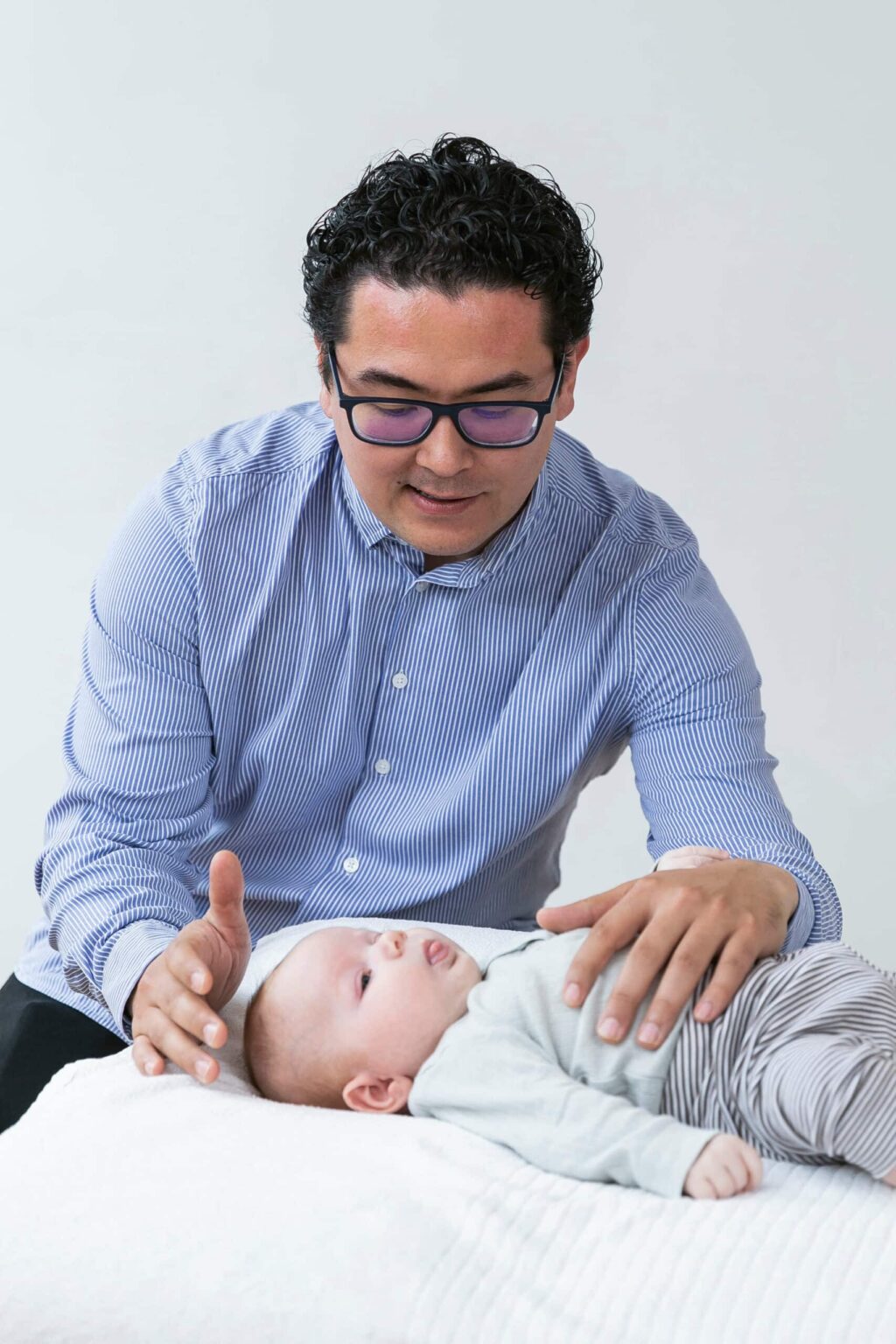 Tensions ou déséquilibres musculaires chez le nourrisson et l’enfant